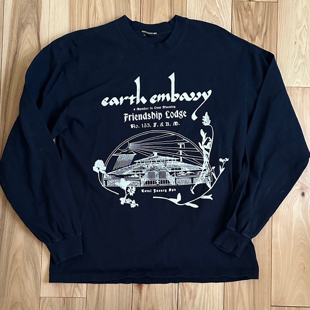 Total Luxury Spa Graphic T-Shirt Artsy Minimal Streetwear